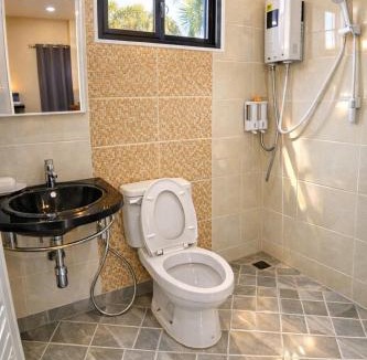 Nong Chaeng Hostel | วลัญชญ์ โฮเทล ศรีราชา