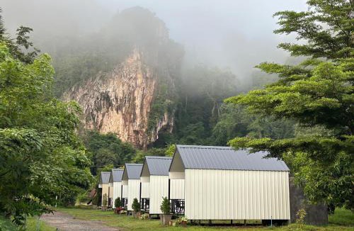 Noen Maprang Resort | อิงผาการ์เด้นวิว รีสอร์ท เนินมะปราง
