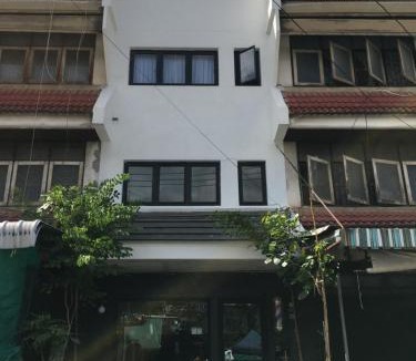 Khlong Nung House | เจริญพาณิชย์ รูมส์