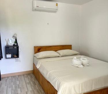 U Thong Hotel | โรงแรมซุนเซนโฮมแอนด์คาเฟ่