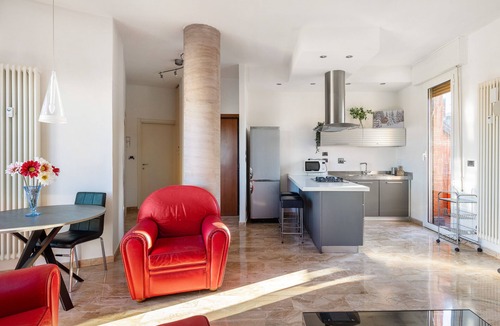 Saragozza-Porto Apartment | 051 Living apartment within walking distance of downtown and FS station