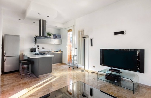 Saragozza-Porto Apartment | 051 Living apartment within walking distance of downtown and FS station