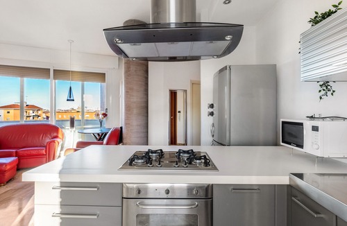 Saragozza-Porto Apartment | 051 Living apartment within walking distance of downtown and FS station