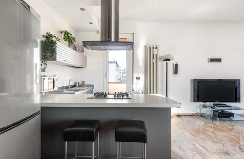 Saragozza-Porto Apartment | 051 Living apartment within walking distance of downtown and FS station