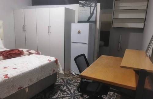 Mahikeng Bed & Breakfast | 0787391431 5-bedroom bed & breakfast in fantastic Mahikeng with AC and fitness