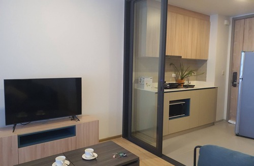 Ratchathewi Condo | 1.5 Bd Heated Pool Sky Kitchen Infinity Pool 10 min to Hospital Mall, Parks
