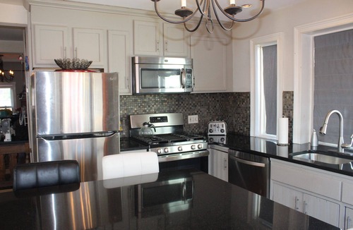 Provincetown House | 1.5 Blocks to Bay Beach & Pier! Huge 5BR w/4 Kings & 4-Car Pkg, Private Yard.