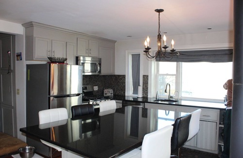 Provincetown House | 1.5 Blocks to Bay Beach & Pier! Huge 5BR w/4 Kings & 4-Car Pkg, Private Yard.