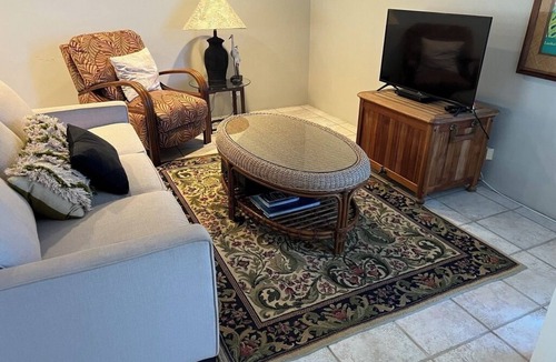 Lanikai House | 1 bedroom steps to white sand beach