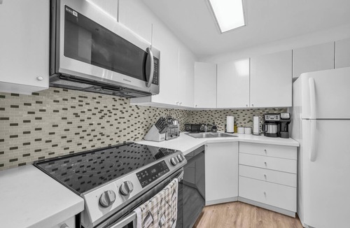 Central Apartment | 1-BR Condo in Downtown/Parking/City Views/AC