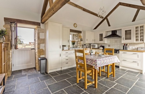 Chipping Campden Cottage | 1 Homepiece - a converted barn that sleeps 4 guests in 2 bedrooms