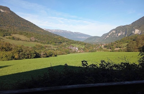 Faverges-Seythenex Ski Chalet | 10 min from Lake Annecy, large, quiet chalet with view