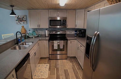 Cape San Blas House | 100 STEPS TO BEACH — RENOVATED 2BR PET FRIENDLY CONDO AT CAPE SAN BLAS