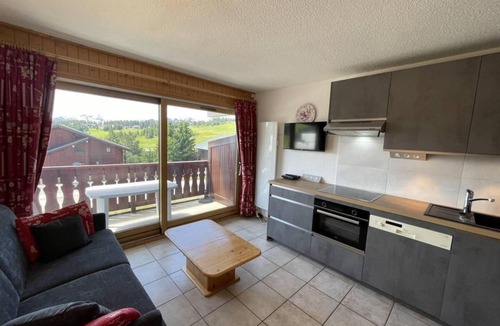 Les Saisies Apartment | 100m from ski slopes, 1st floor, view ski slopes, balcony, tv, ski locker, 37m², Les Saisies