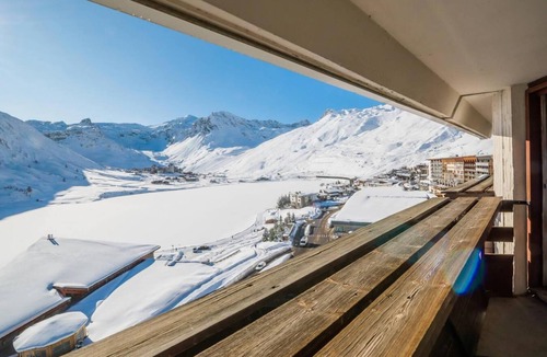 Tignes le Lac Apartment | 10m from resort center, 10th floor, tv, ski locker, 16m², Tignes