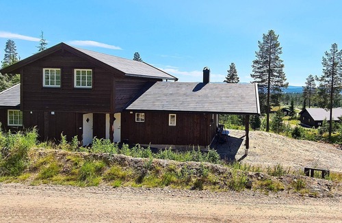 Amot House | 11 person holiday home in Osen