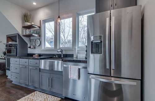 Historic Waverly House | 12 South Loft Walk to Coffee/Murals + King Bed