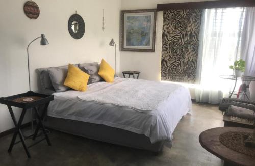 Pringle Bay Apartment | 120 steps to the beach