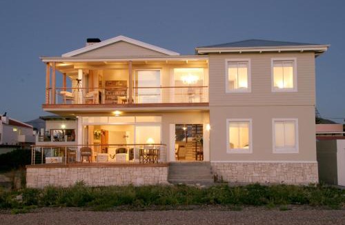 Sandbaai House | 138 Marine Beachfront Guesthouse