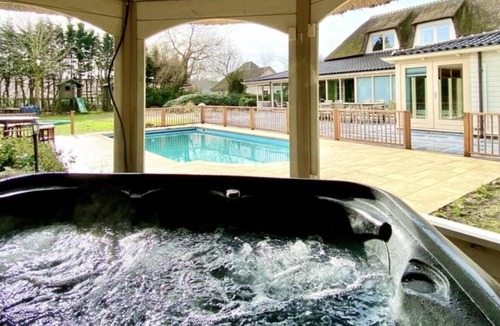 Heerhugowaard Villa | 13P 5B Beautiful villa with Pool and Jacuzzi