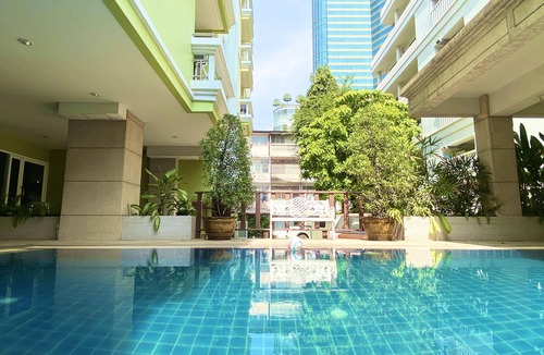 Bangkok Central Business District Apartment | 14 Place Sukhumvit Suites - SHA Plus