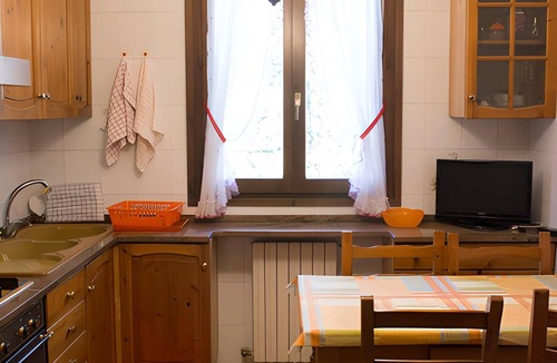 Serramazzoni Villa | 15 km from Maranello Villa Ferrari, sleeps 11, fireplace, billiards and foosball table