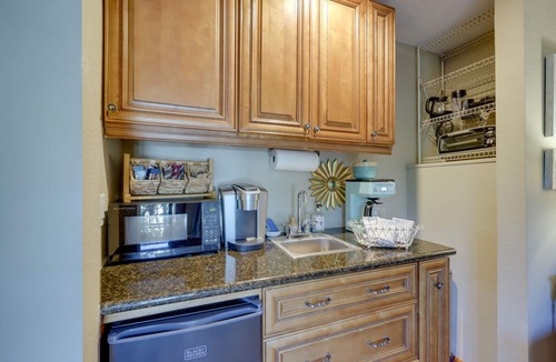 Santa Paula House | 16 Mi to Beaches & Wineries! Chic Peaceful Retreat