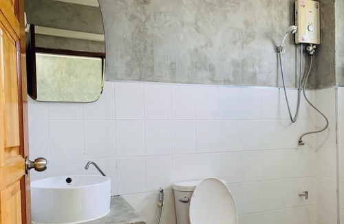 Phatthana Nikhom Hotel | 168 Pattana