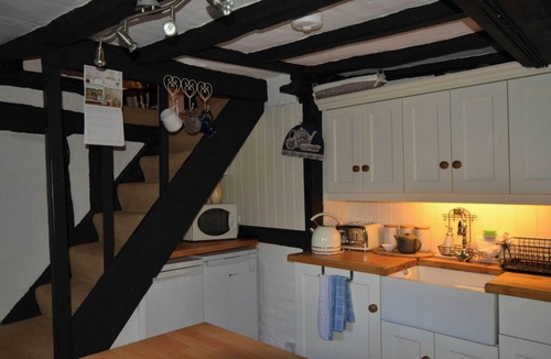 Shottery Cottage | 17th Century 2 Bed Thatched Cottage Close to Stratford Upon Avon. Private Garden