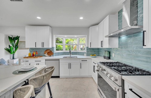 17th Street Causeway House | 180' of Waterfront | Heated Pool | Walk To Beach | Paradise Point Key | RESIDENCES
