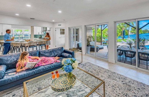 17th Street Causeway House | 180' of Waterfront | Heated Pool | Walk To Beach | Paradise Point Key | RESIDENCES