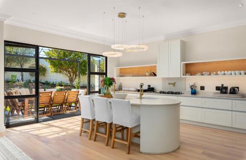 Constantia Villa | 19 Kreupelbosch Way