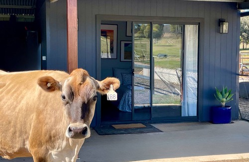 Gundaroo House | 1BR bungalow farmstay. Located 40mins north of Canberra