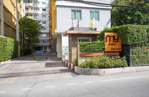 Phra Khanong Nuea Condo | 1BR Condo 5 Min to BTS 1000Mbps Fiber Wi-Fi great location