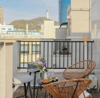 Cheongpa-dong House | 2호점 NEW 2BR 3min Seoul Station Elevator Terrace Namsan View Free Luggage
