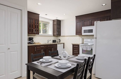 Canyon Heights House | 2 bdr Cozy Suite in North Van