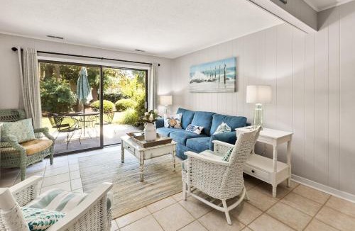 Hilton Head Island House | 2 Bed 2 and one half Bath 34 Coligny Villa Near Beach & Plaza