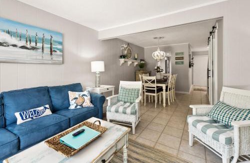 Hilton Head Island House | 2 Bed 2 and one half Bath 34 Coligny Villa Near Beach & Plaza