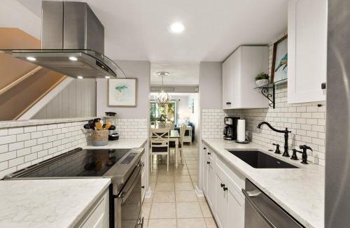 Hilton Head Island House | 2 Bed 2 and one half Bath 34 Coligny Villa Near Beach & Plaza