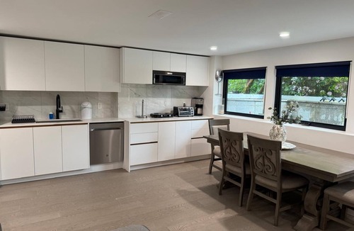 West Vancouver House | 2 bedroom and a Shared kitchen