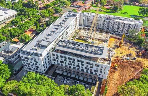 Greater Johannesburg Metropolitan Area Apartment | 2 Bedroom apartment with an amazing view, Wifi, AC & a restauarant onsite.