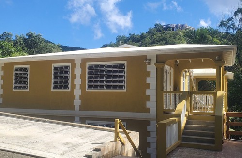 Estate Fortuna Apartment | 2 bedroom apartment 3 minutes walk to bay, close by beaches scenic views etc.