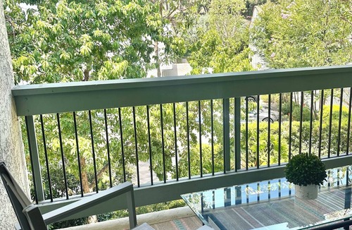 Calabasas Condo | 2-bedroom Condo in Heart of Downtown Calabasas