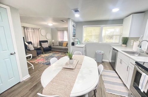 North Charleston Cottage | 2 Bedroom Cottage10 min from Downtown! Pet & Family Amenities Available
