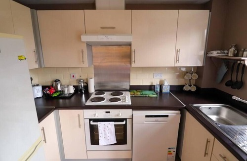 Thorpe Apartment | 2 bedroom - great location near train station & parking @Banbury