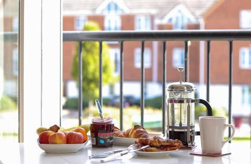 Thorpe Apartment | 2 bedroom - great location near train station & parking @Banbury