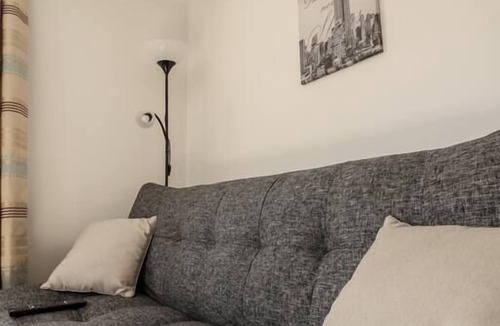 Thorpe Apartment | 2 bedroom - great location near train station & parking @Banbury