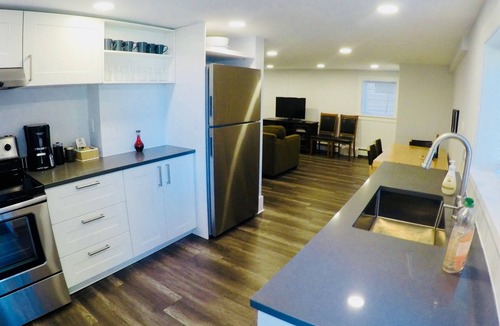 Grandview-Woodland House | 2 Bedroom Ground Level Suite near "The Drive"