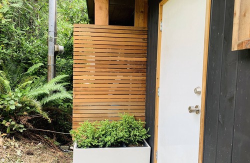 Deep Cove Apartment | 2 bedroom Suite, 5 minutes to Deep Cove