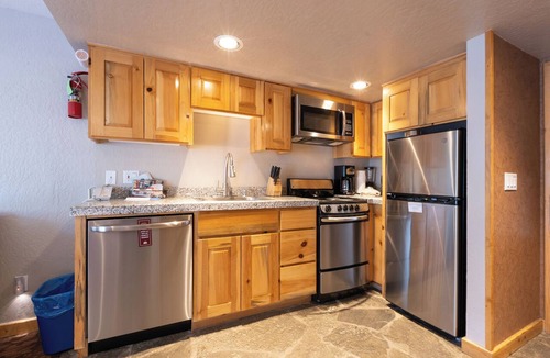 Olympic Valley Hotel | 2 Bedroom Suite | Outdoor Spa Tub | Full Kitchen | Free Parking!